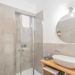 Independence With Balcony Apartment *