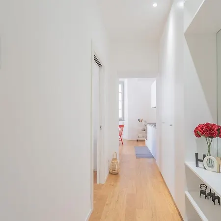 Independence With Balcony By Rent Côme