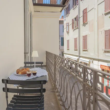 Appartement Independence With Balcony By Rent