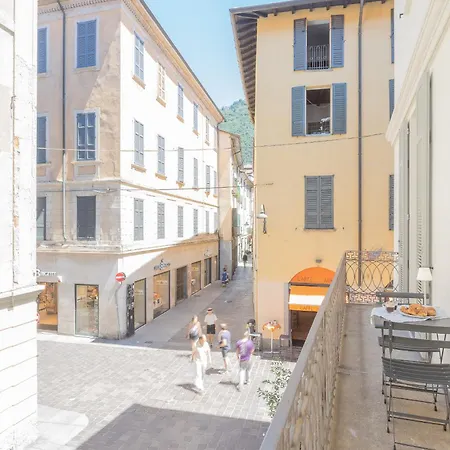 Apartment Independence With Balcony Como