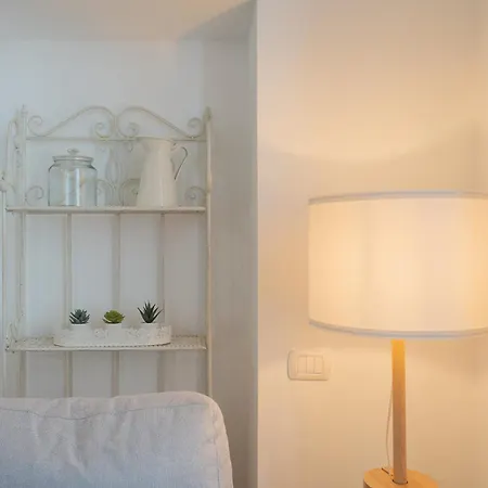 Independence With Balcony By Rent Côme