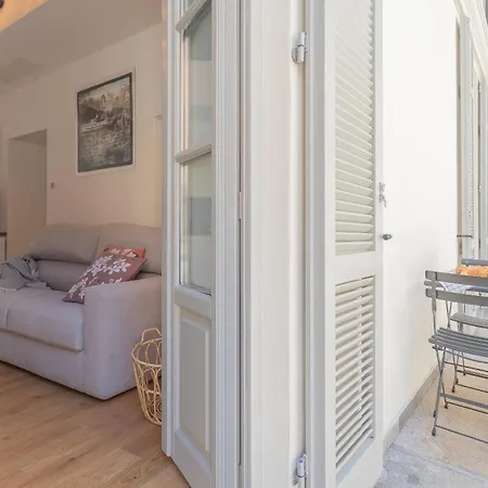 Independence With Balcony By Rent Appartement