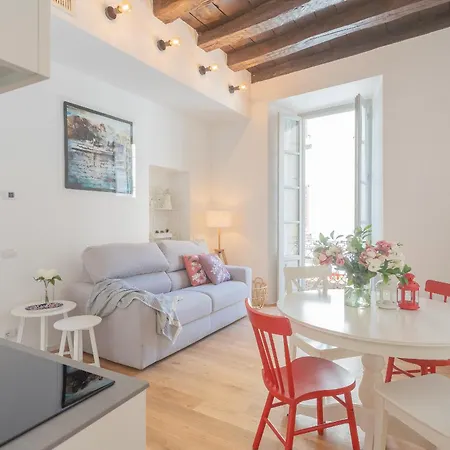 Independence With Balcony Apartment