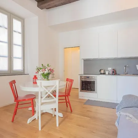 Appartement Independence With Balcony By Rent Côme