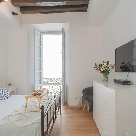 Independence With Balcony By Rent Appartement Côme
