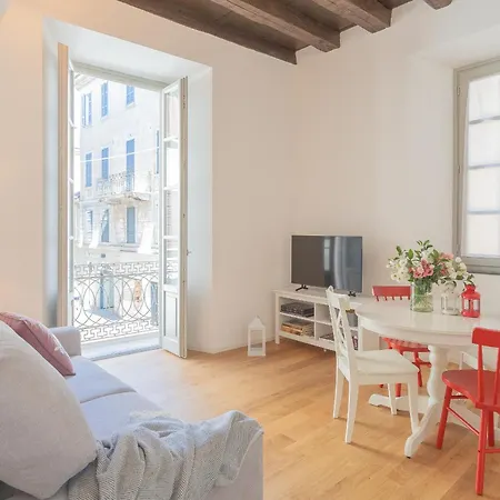 Appartement Independence With Balcony By Rent Côme