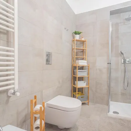 Independence With Balcony Apartman Como