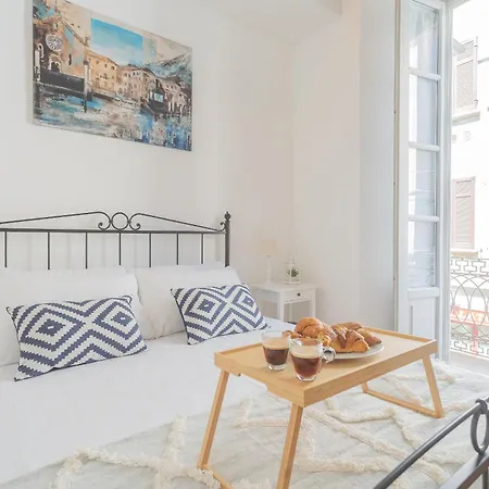 Independence With Balcony Apartman *