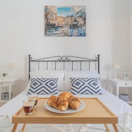 Διαμέρισμα Independence With Balcony *