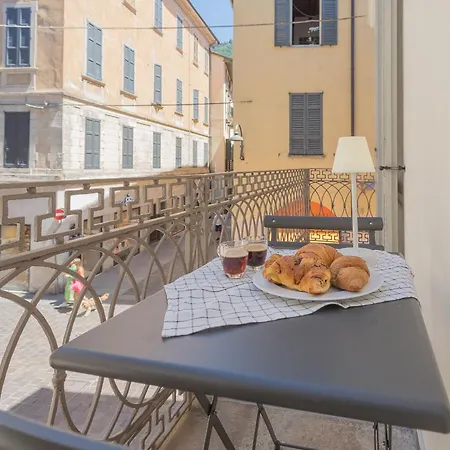 Independence With Balcony By Rent * Como
